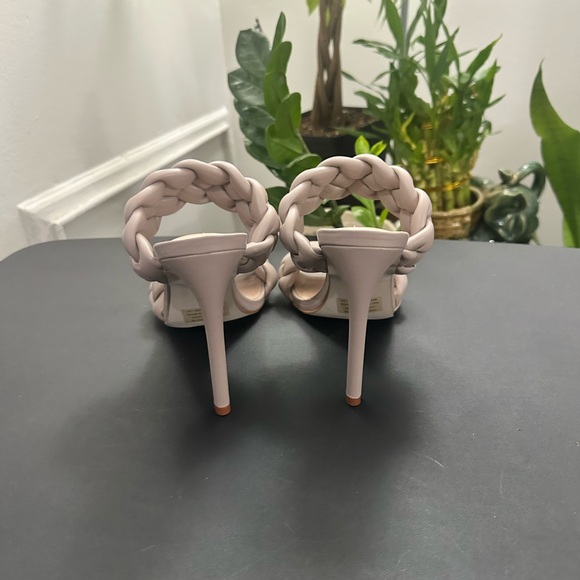 Steve Madden Women's Braided Heels - Beige NWOT - Picture 4 of 7